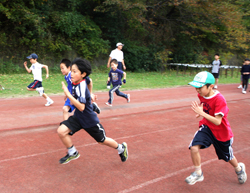 先生やお兄さんに走り方を教わったよ