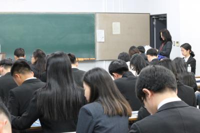 中国大学生訪日団ご一行　≪教育人間科学部講義棟７号館にて≫