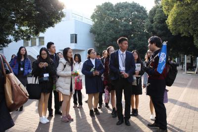 学生ボランティアによるキャンパスツアー