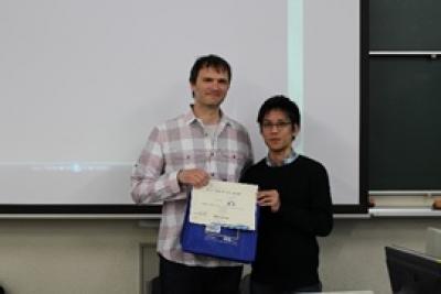 Best homework award 受賞者　村井佑旨さんと Prof. Wirz