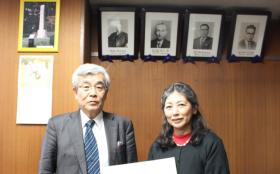 (左) 福富洋志大学院工学府長 (右) 日本ヒルティ株式会社人事本部 人材開発課長 森川佳代子 様
