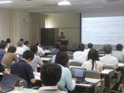 環境情報研究院教授会(環境情報1号棟)