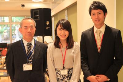 山本ホームカミングデー実行委員長と、交流会司会を務めた広報サポーターの2人
