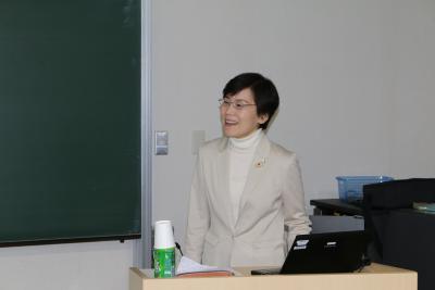 堀上晶子先生を招き、教職員へ講義を行いました