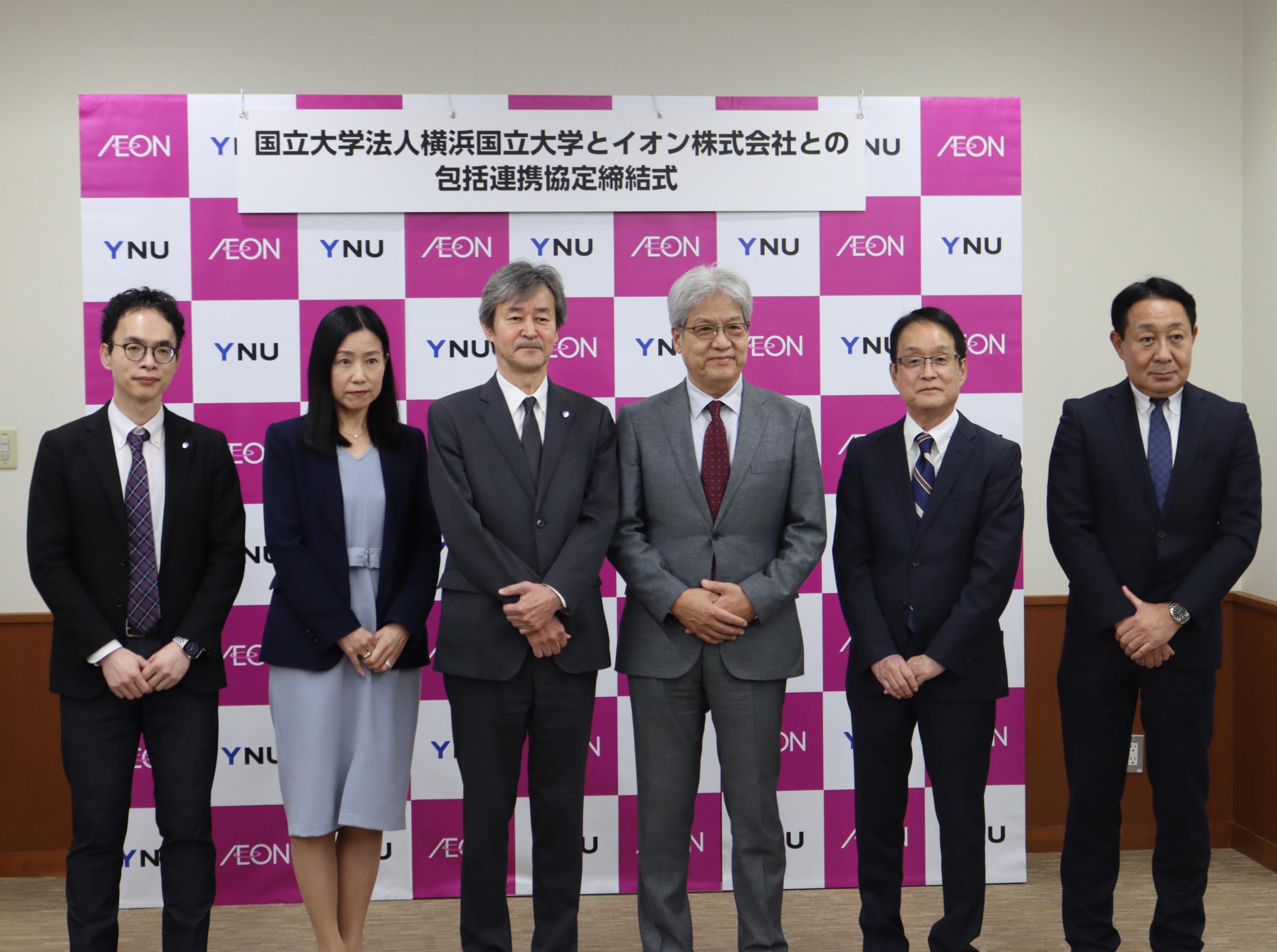 出席者全員での記念撮影