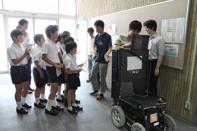ロボット技術を利用した「インテリジェント車椅子」