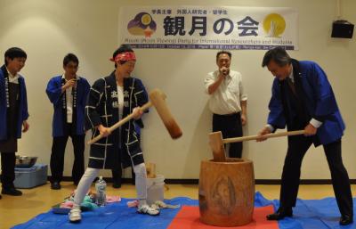 横浜国立大学生協による餅つきイベント