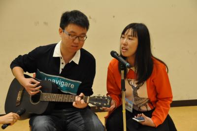 中国からの学生によるギター演奏と歌
