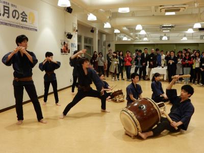 横浜国立大学民謡研究会合唱団による演奏