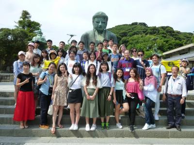 課外授業(鎌倉見学)での参加留学生、YNU学生サポーターとボランティアガイドの皆さん