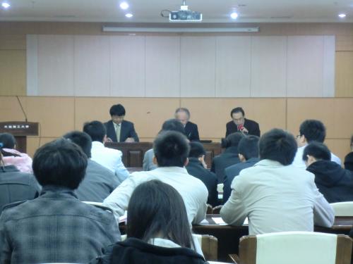 大連理工大学における中国政府派遣大学院留学生プログラムの説明会には多くの学生が集まりました。