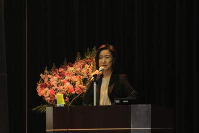 La Sra. Noriko Suzuki, Funcionaria de la Oficina de Planificación Internacional, MEXT