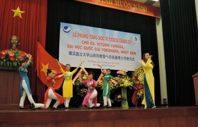 ベトナムの歌と踊り