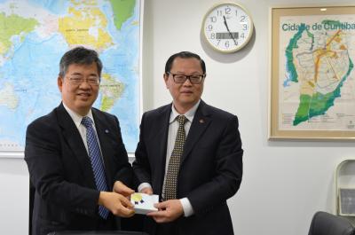 左)中村理事 右)徐講座教授