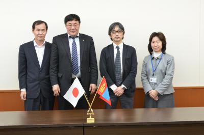 (From left) Professor Vandanjav, President Galbadrakh, Professor Hiratsuka, Manager Takeuchi