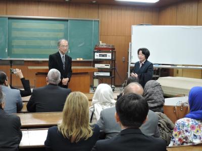 (左)小川教授(右)杉山学部長
