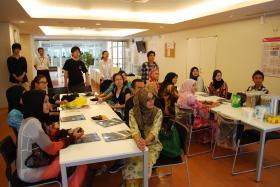 An exchange meeting with 13 UM students