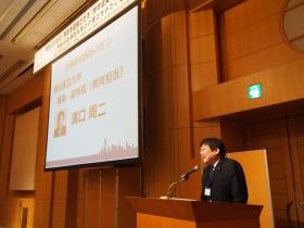 溝口周二理事・副学長(教育担当)からの開会の挨拶
