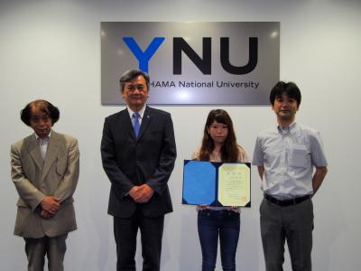 学生表彰を授賞した吉村さん(右2)