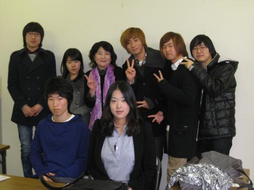 日韓生（11期生）と指導教員　四方田　千恵教授（後列左から3番目）