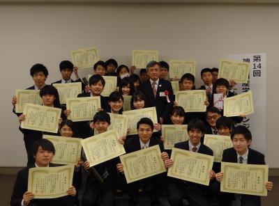 長谷部学長と入賞チームのみなさん