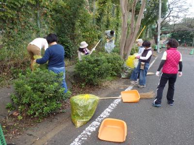 周辺道路での町内会との清掃