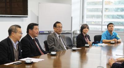左より 山ノ内事務局長、川口理事、御宿会長、前田友美子さん、前田活人さん