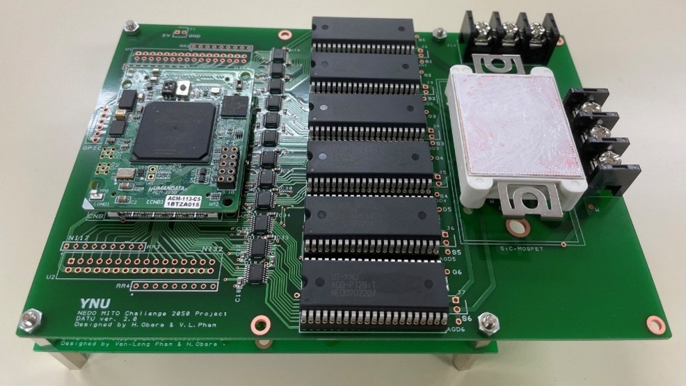 図2: デジタルオートチューニングユニット（Digital Auto-Tuning Unit: DATU）の試作機