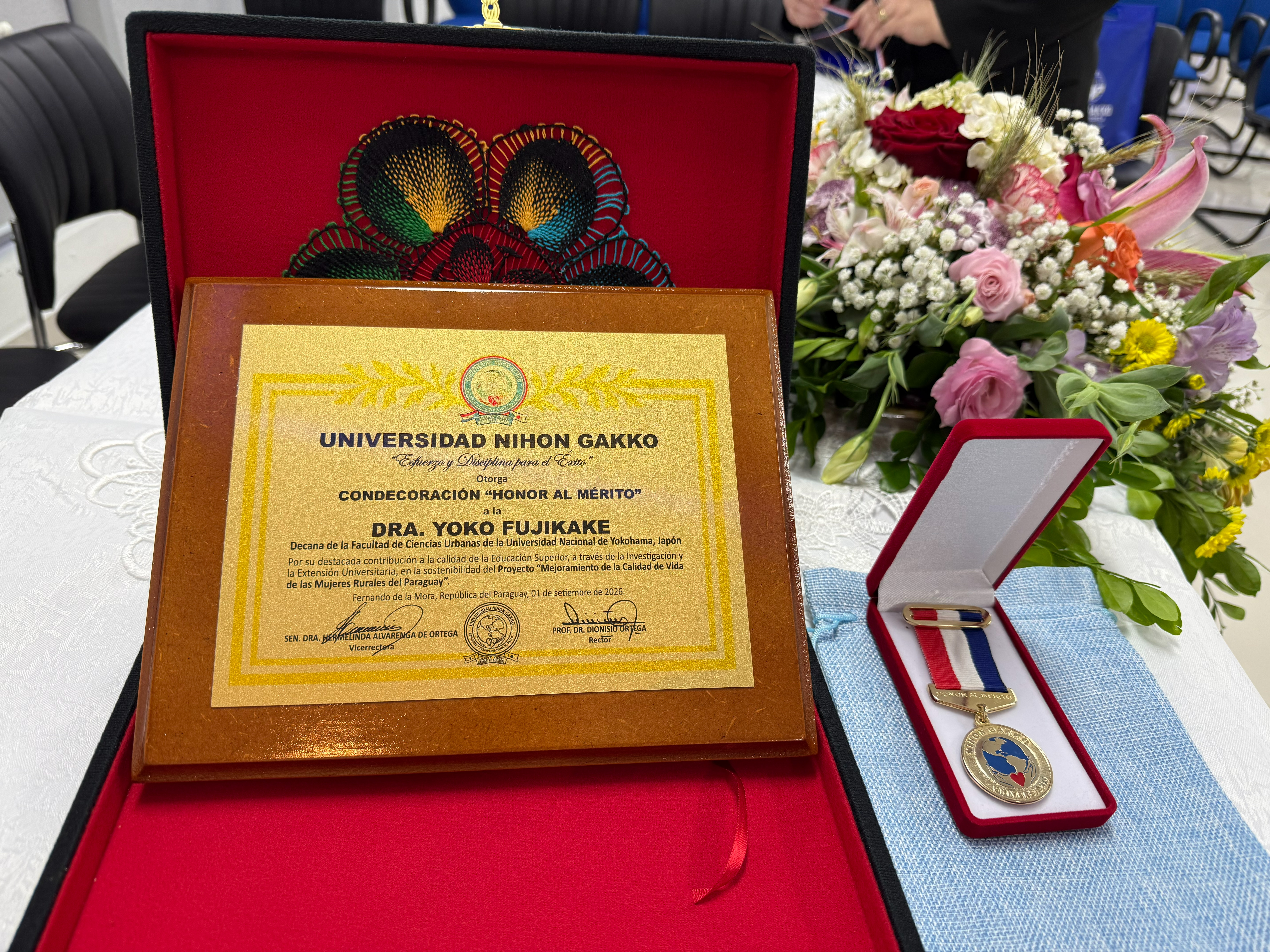 Universidad Nihon Gakkoより授与されたHonor al Mérito<br>（功労栄誉章）