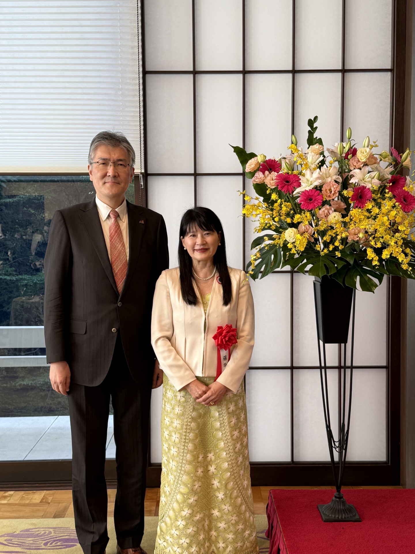 外務省石瀬素行官房長と藤掛洋子教授