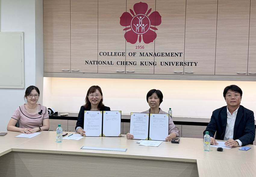 左から王鈿（Tien Wang）教授、林彣珊（Wen-Shan Lin）副教授、蘇佩芳（Pei-Fang Su）教授、許經明（Jing-Ming Shiu）副教授