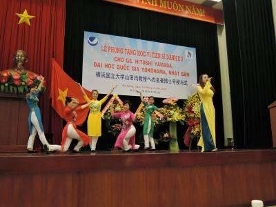Songs and dance by Vietnam