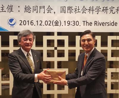 Left) President Yuichi Hasebe Right)Chairperson Mr. Chang