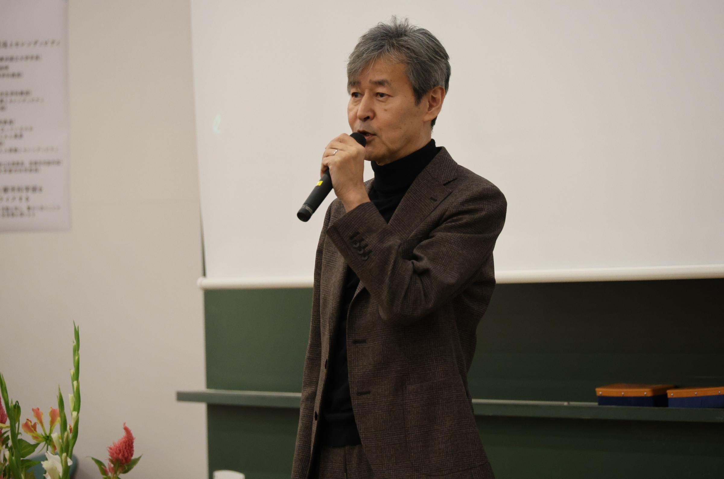 梅原出　学長による開会の挨拶