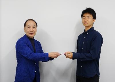 左)川添学部長 右)古田崚馬さん