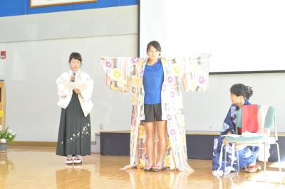 女物ゆかたの着装示範