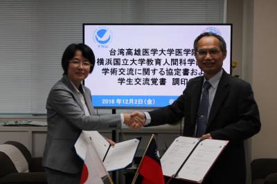 左)杉山久仁子 教育人間科学部長 右)顏正賢 高雄医学大学医学院院長