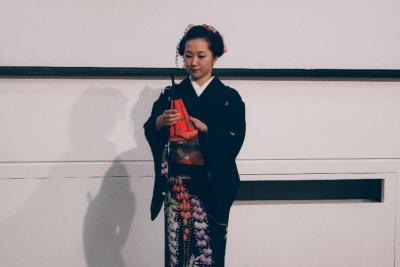 見立て-お酒を注ぐところ