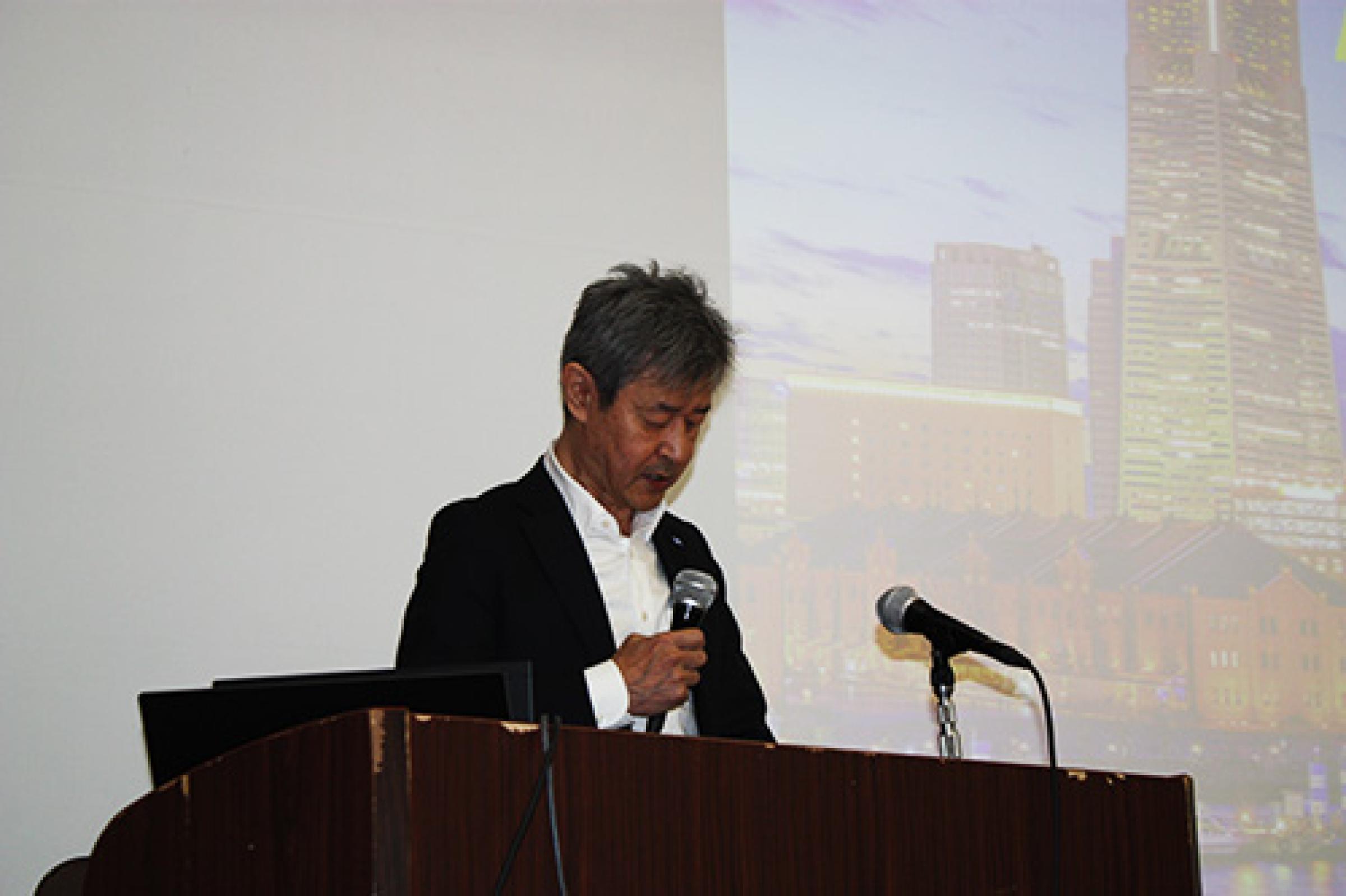 梅原出学長による開会挨拶