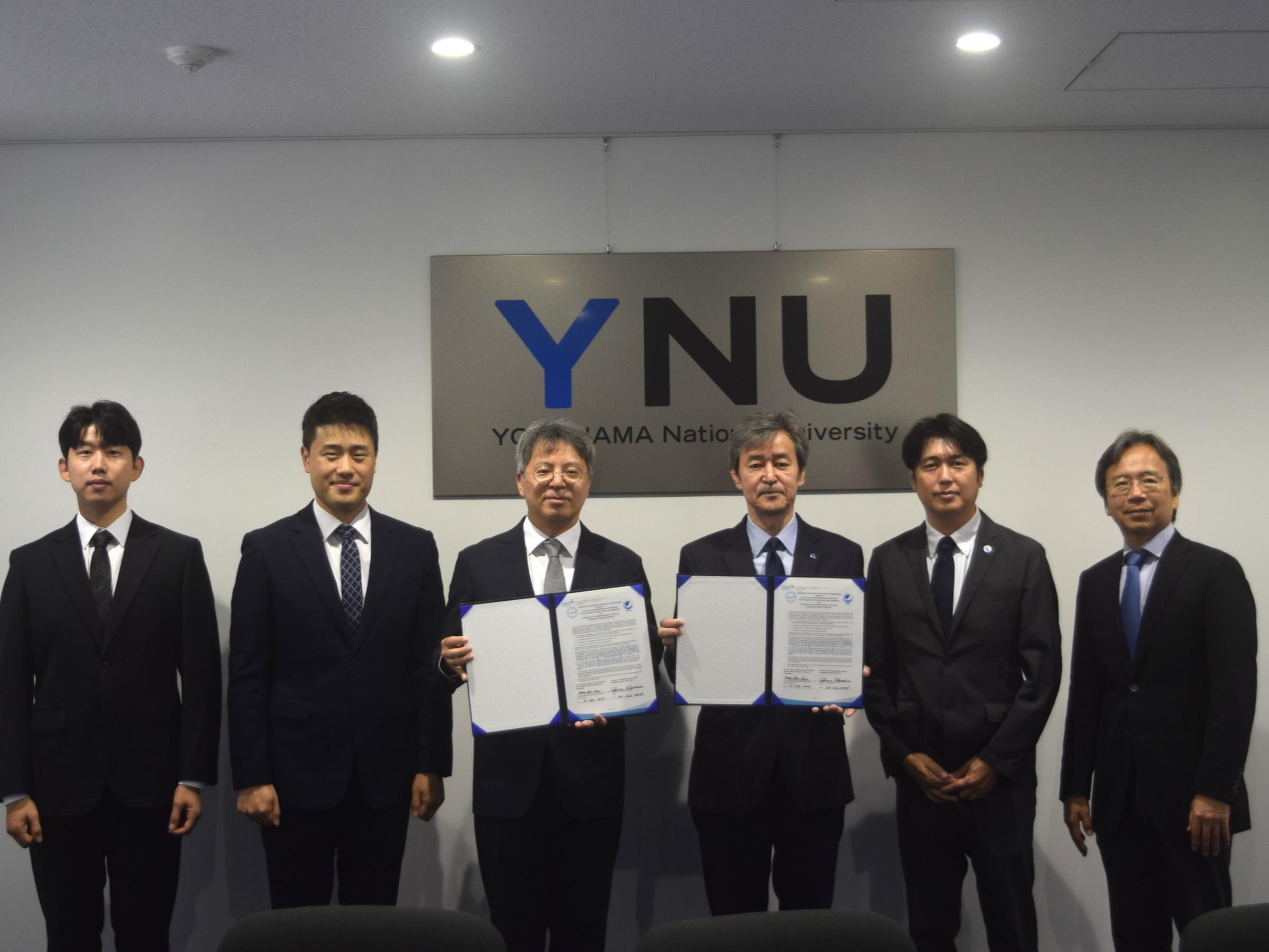 韓国KIOSTとのMOU調印式出席者の集合写真。左から3番目がKim Ok Kyeong氏