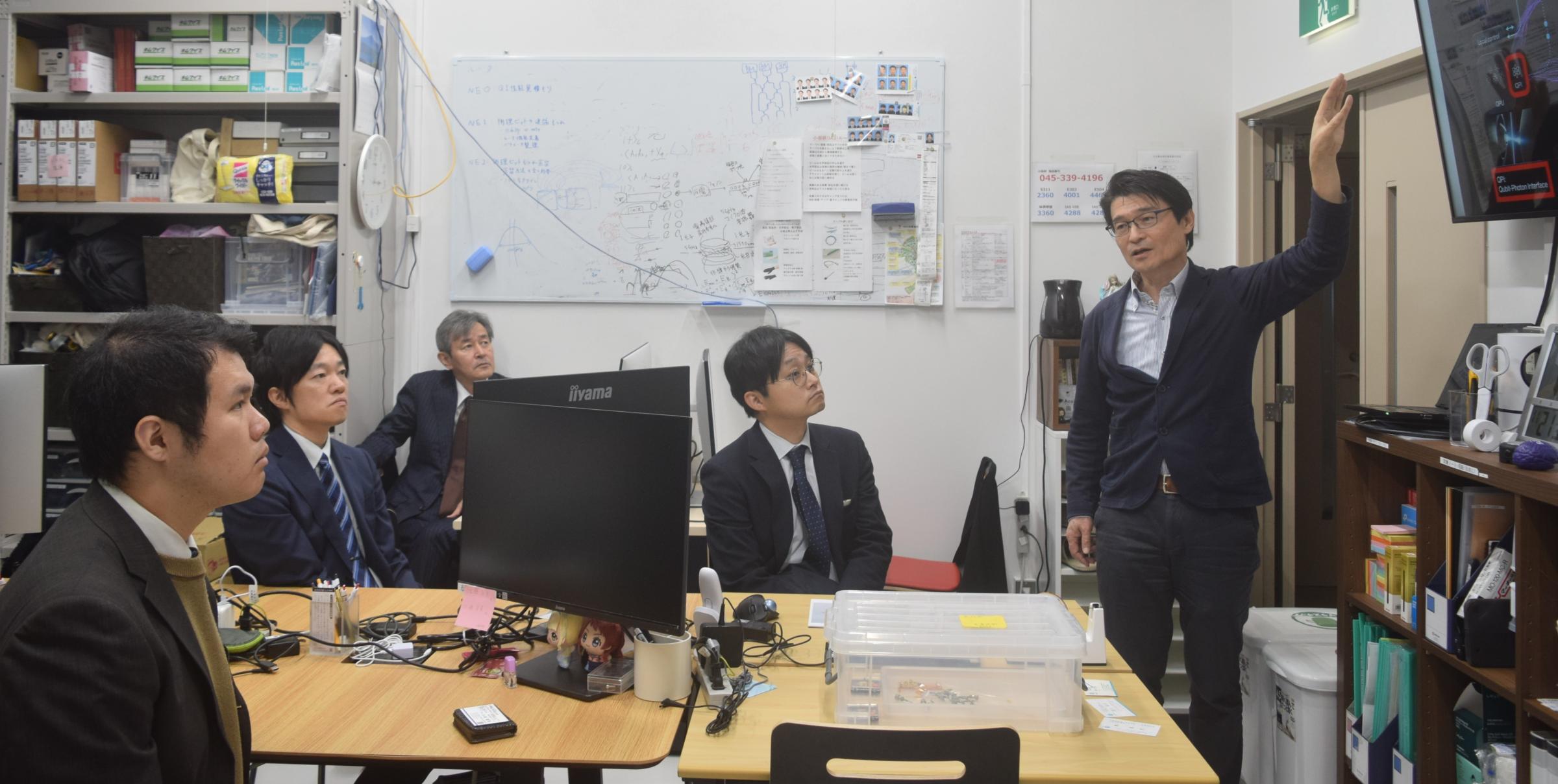 QIC小坂センター長から量子コンピュータの説明