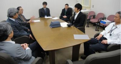 阪本さんを囲んで懇談
