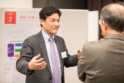 Prof. Tsutomu Matsumoto at the poster session