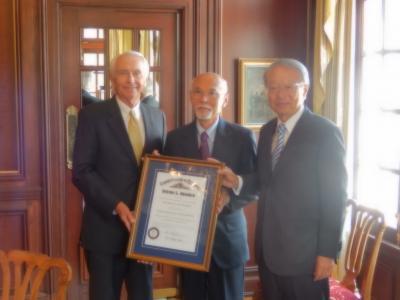 From left to right, Kentucky Governor Steve Beshear, Itaru Tsukagoe, and Hidetoshi Kamezaki 