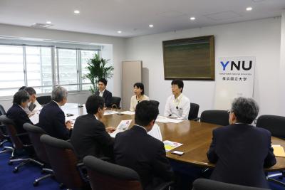 大学執行部との懇談の様子