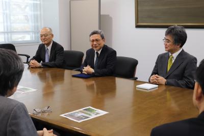 学長、理事らと懇談