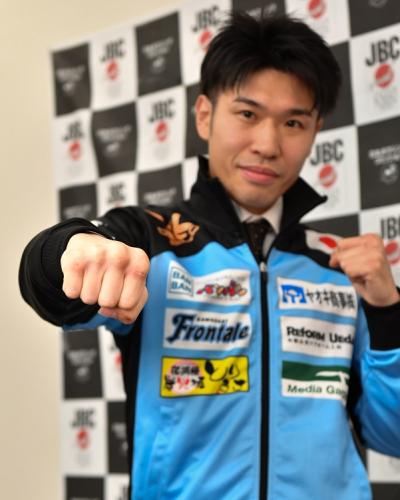 ポーズをとる黒田選手(撮影:山口裕朗)