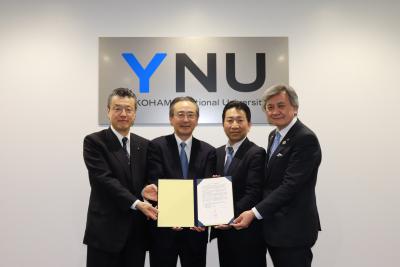 発起人による記念写真(左から、鈴木社長、川村社長、今村社長、長谷部学長)