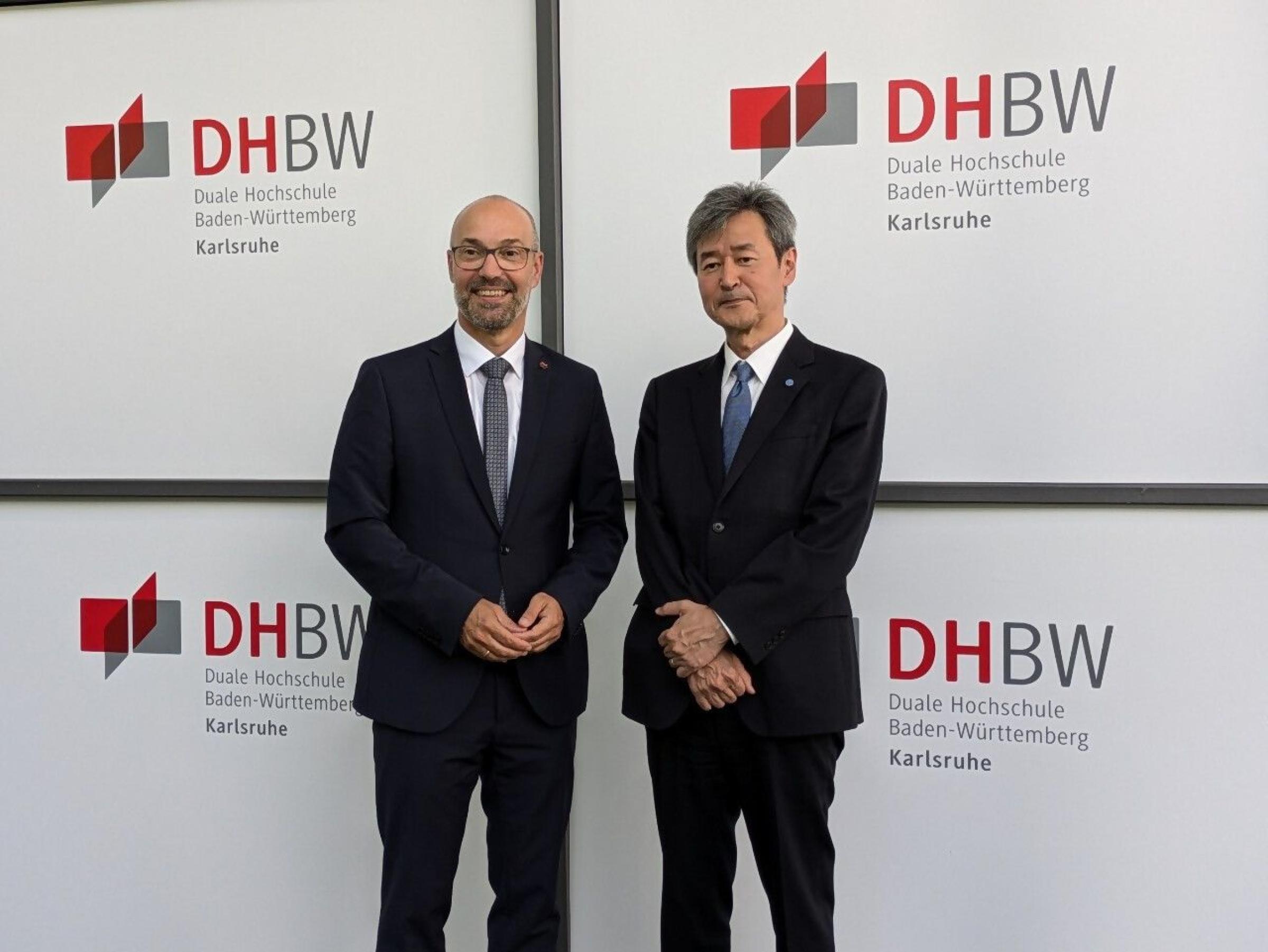 ステファン・シェンケル学長と梅原学長