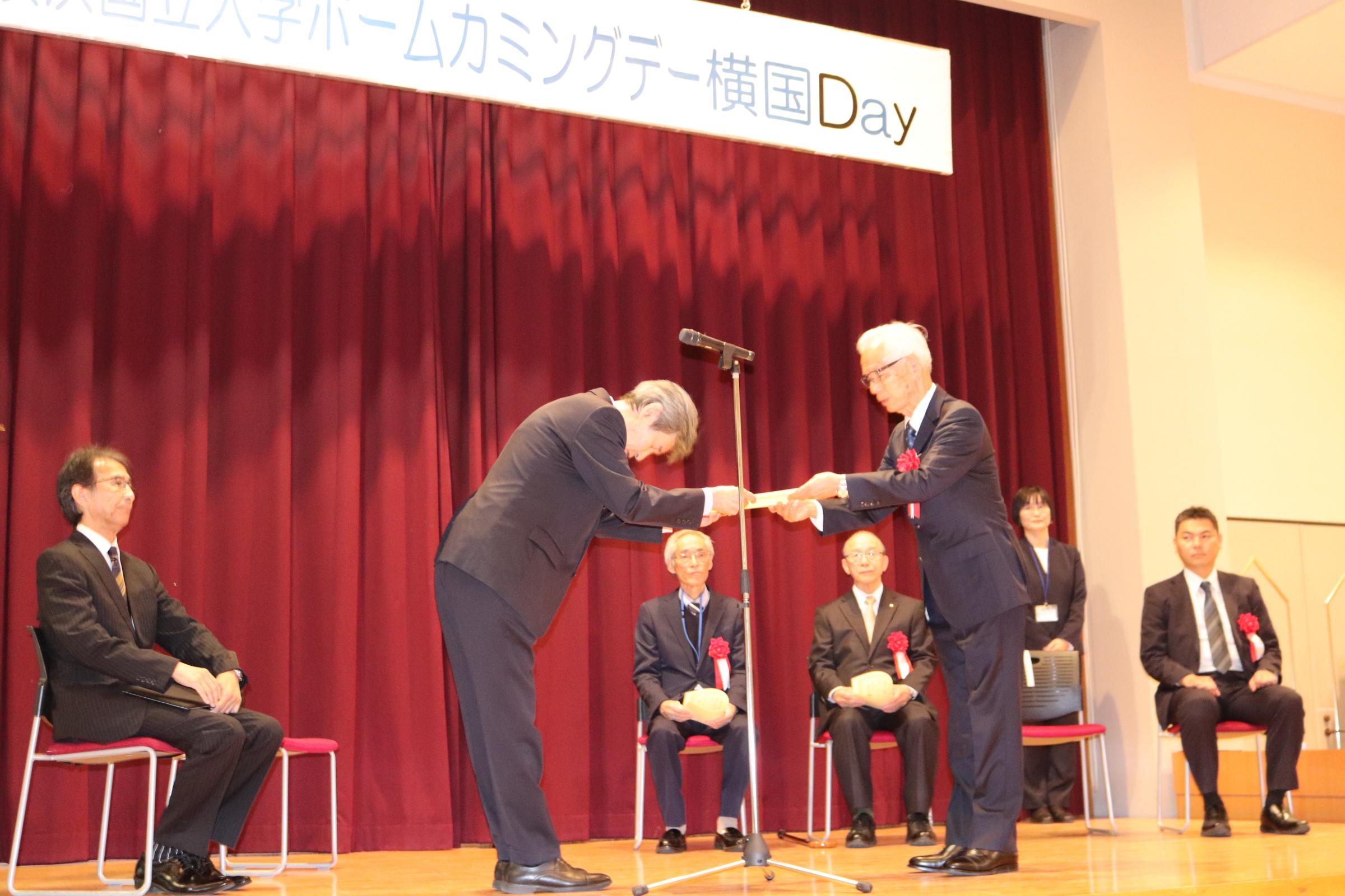 YNUプラウド卒業生表彰式